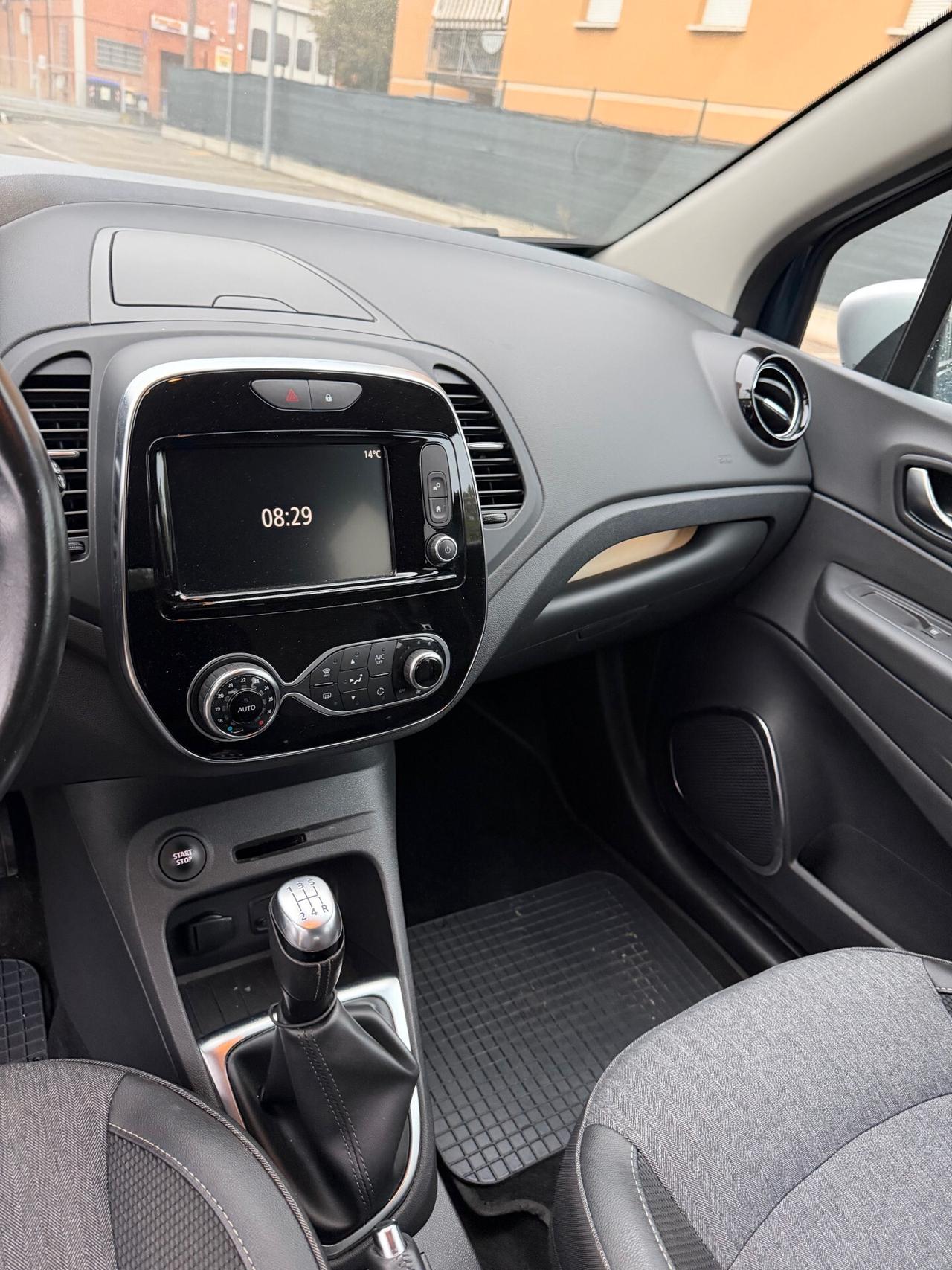 Renault Captur 1.5 dci - NEOP. - NAV. - 12 MESI DI GARANZIA -