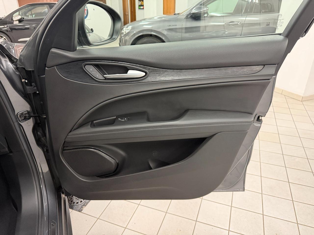 Alfa Romeo Stelvio 2.2 TD 210 CV SUPER AT8 Q4 FARI MATRIX MODELLO NUOVO TAGLIANDI KIT DISTRIBUZIONE ESEGUITO