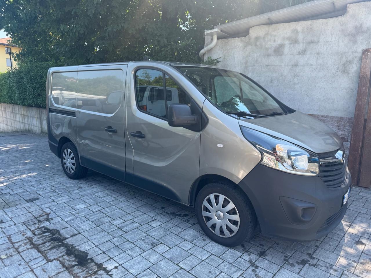 FURGONE RENAULT TRAFIC