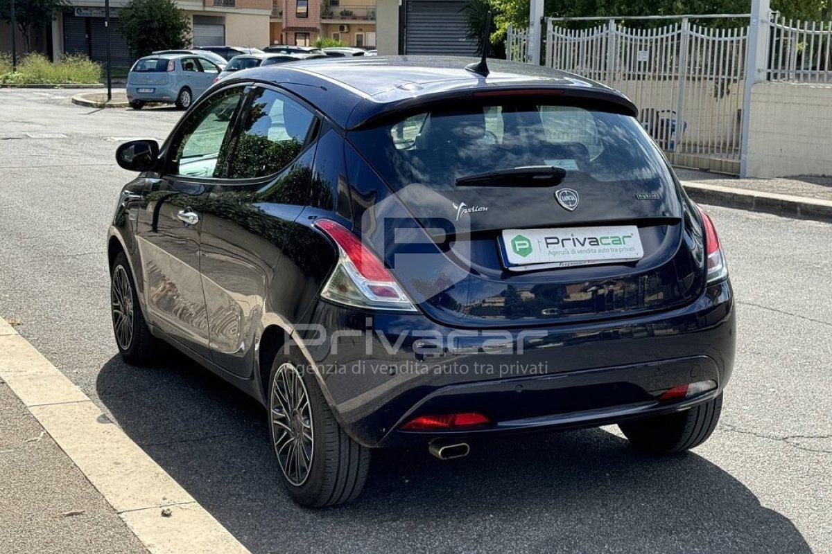 LANCIA Ypsilon 1.0 FireFly 5 porte S&S Hybrid Ecochic Silver