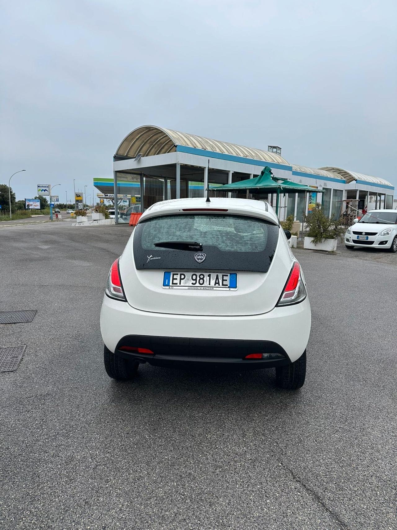 Lancia Ypsilon 0.9 TwinAir 85 CV 5 porte Metano Ecochic Gold NEOPATENTATI