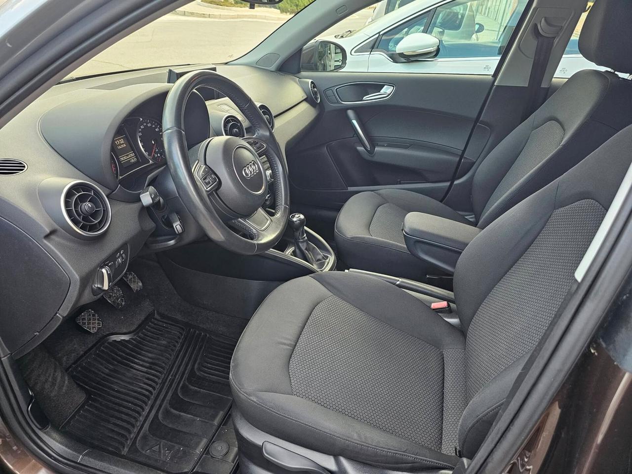 AUDI A1 SPB 1.6 TDI 90CV AMBITION BICOLOR