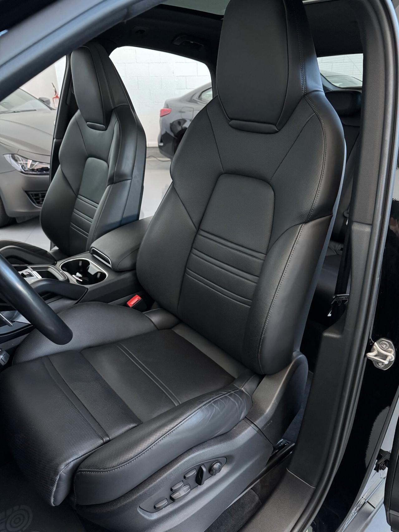 Porsche Cayenne coupè E-Hybrid 3.0cc 340cv Tetto panoramico Iva Esposta