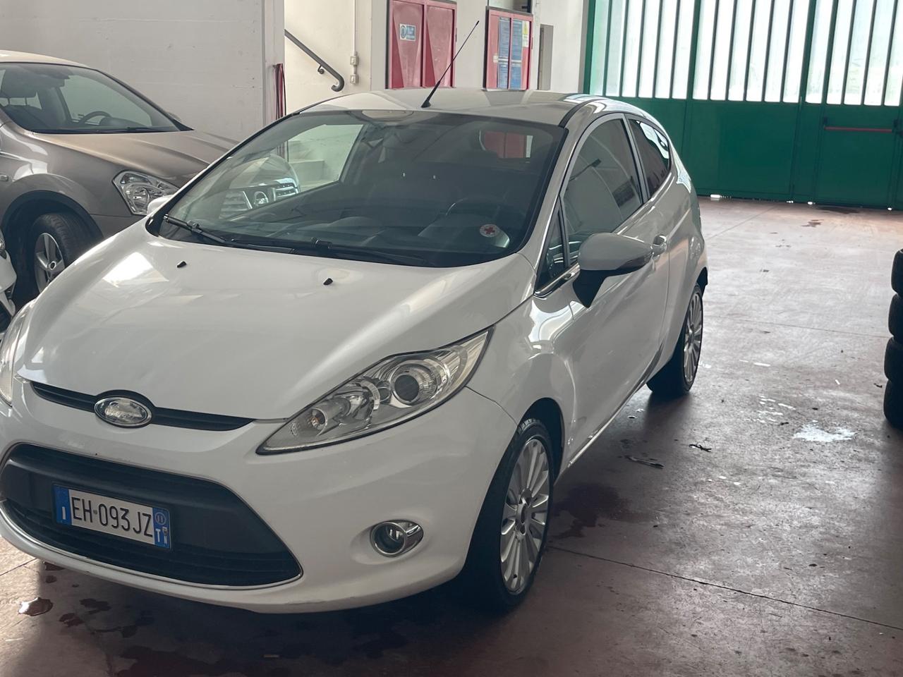 Ford Fiesta 1.2 82CV 3 porte Titanium SI NEOPATENTATI