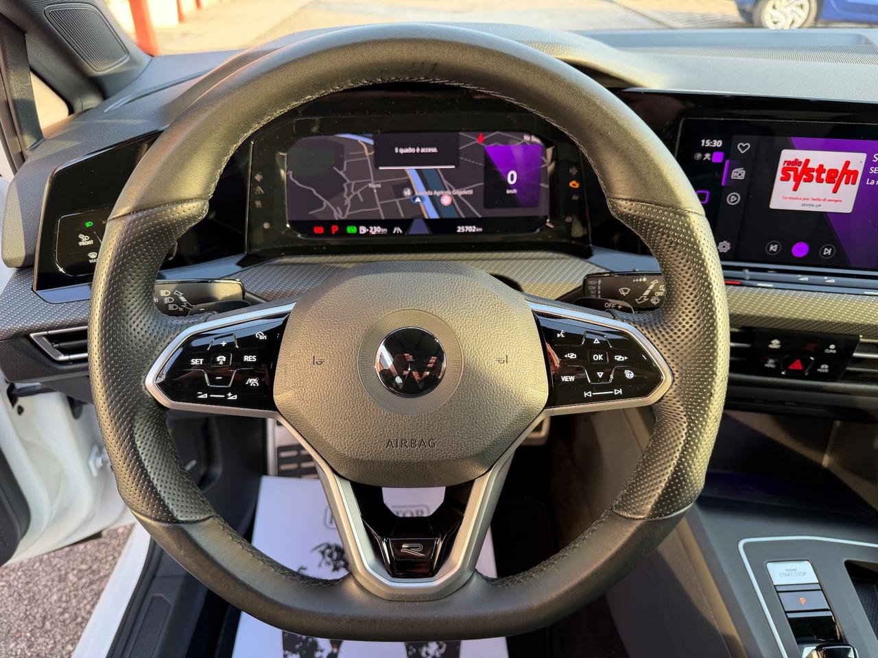 Volkswagen Golf 8 2.0 TSI DSG 4Motion R-Line