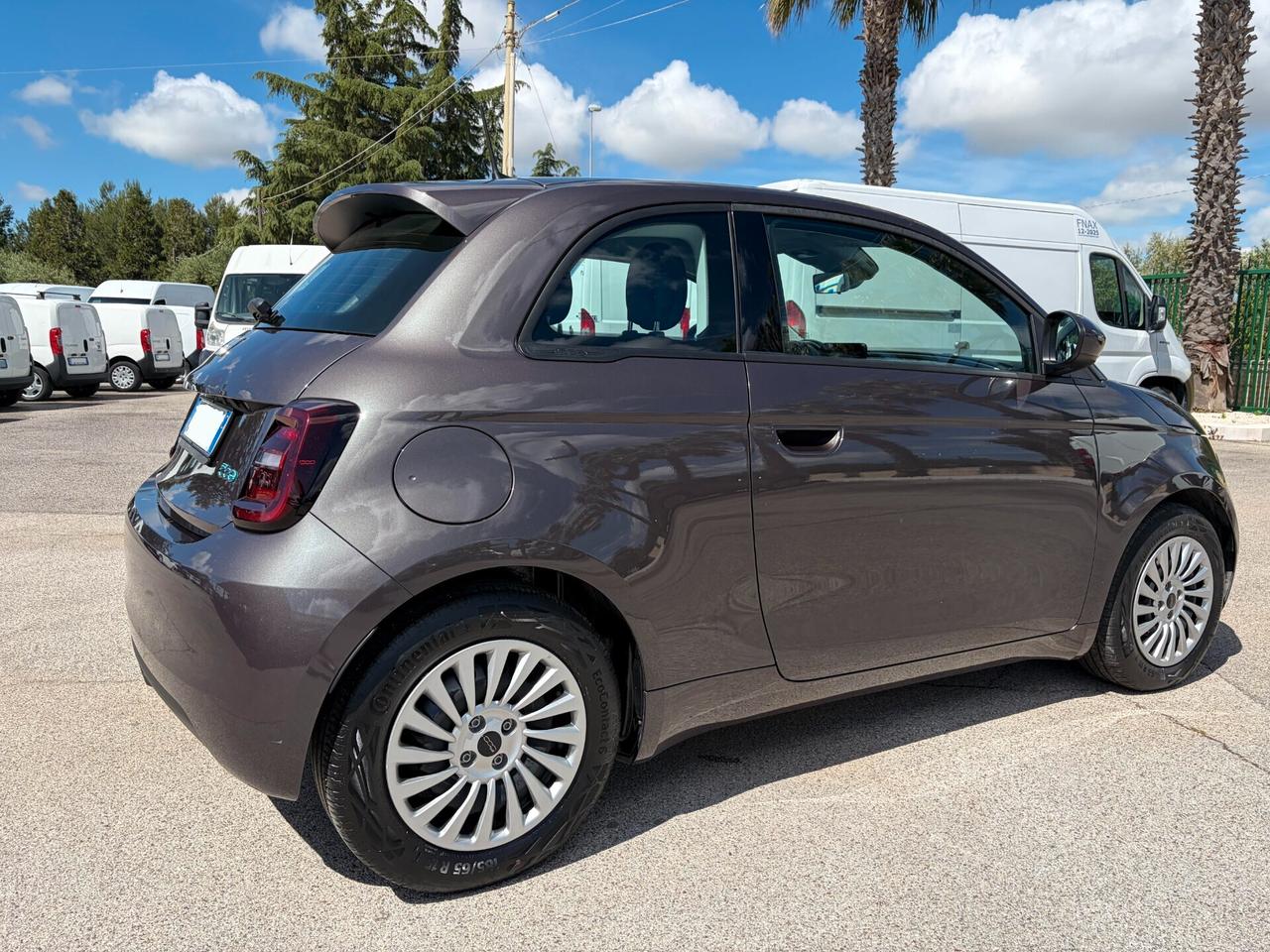 Fiat 500e Berlina 23,8 kWh Action
