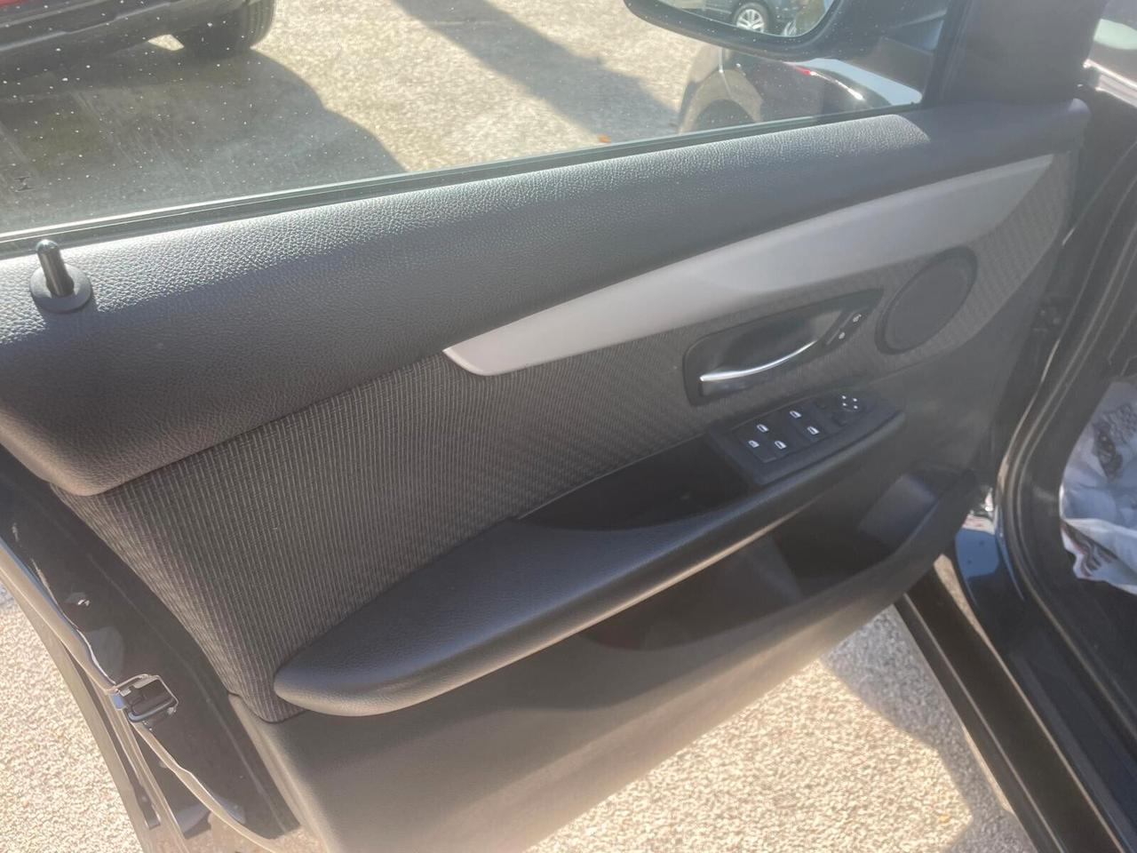 Bmw 2er Active Tourer 218d Luxury AUTOM.