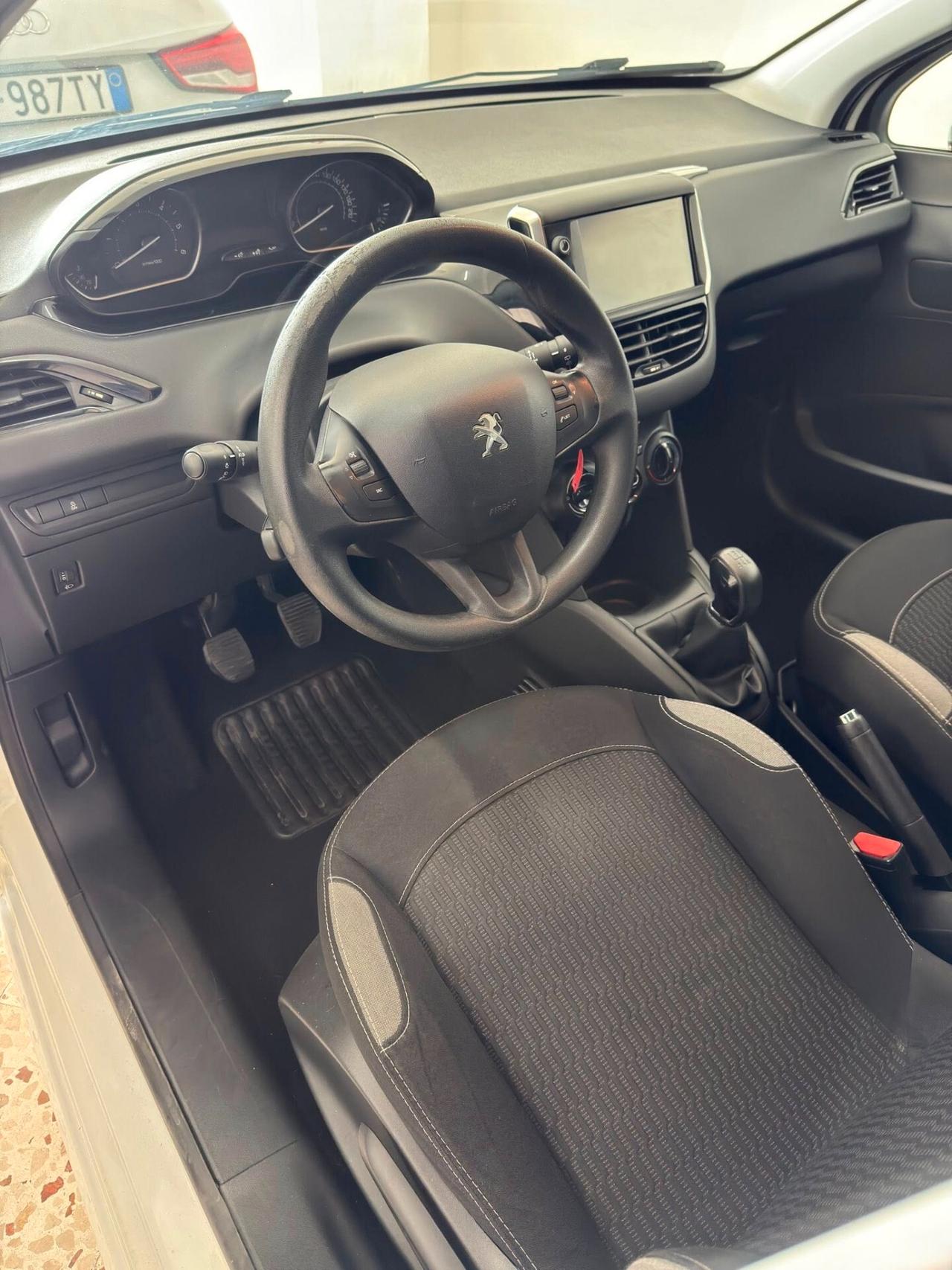 Peugeot 208 1.4 HDi 68 CV 5 porte Business