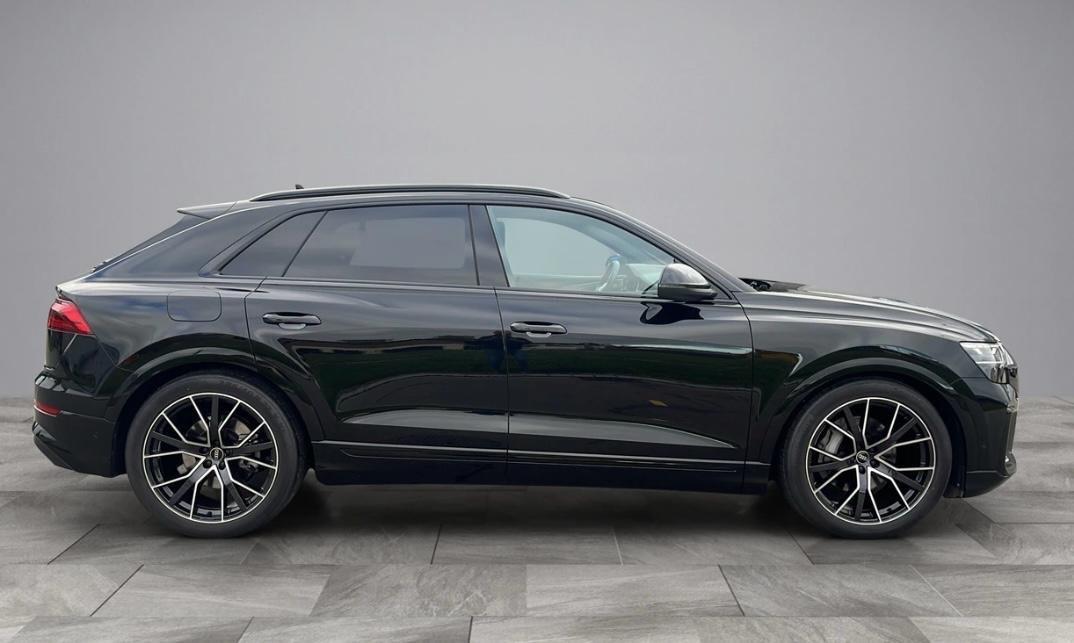Audi Q8 SUV 45 TDI quattro-Rata da 600€ al mese