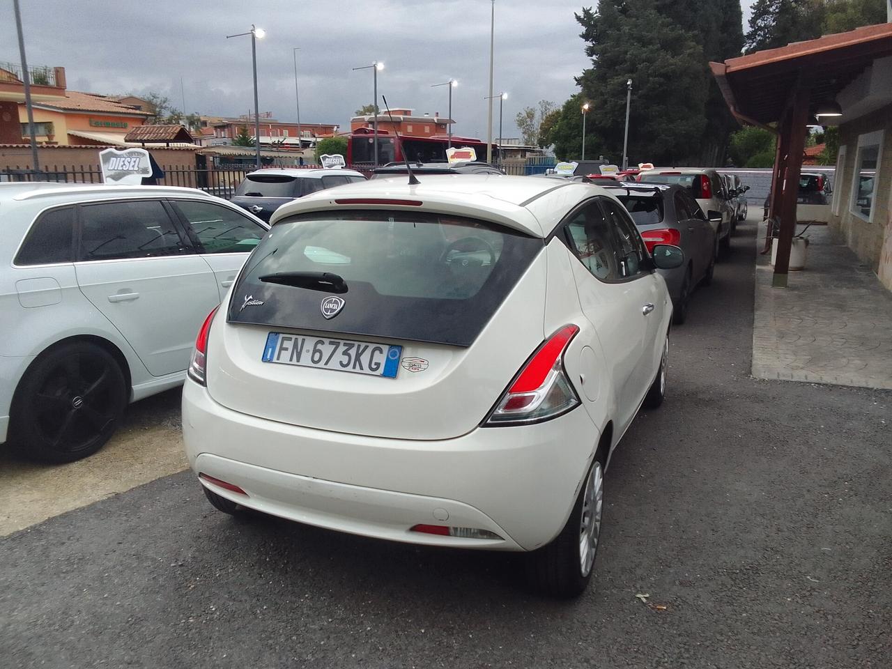 Lancia Ypsilon 1.2 69 CV 5 porte S&S Platinum