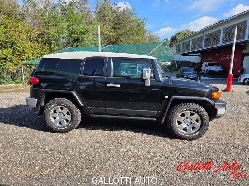 Toyota FJ Cruiser 4.0 benzina 239CV 2WD