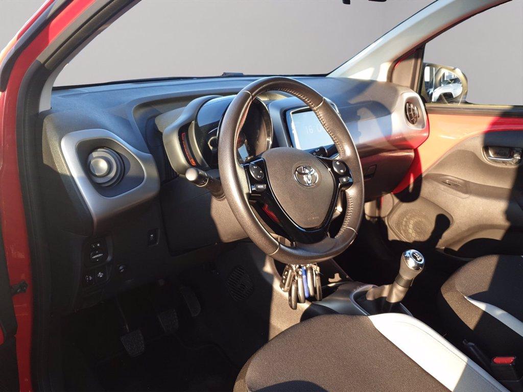 TOYOTA Aygo 5p 1.0 x-play tss del 2018