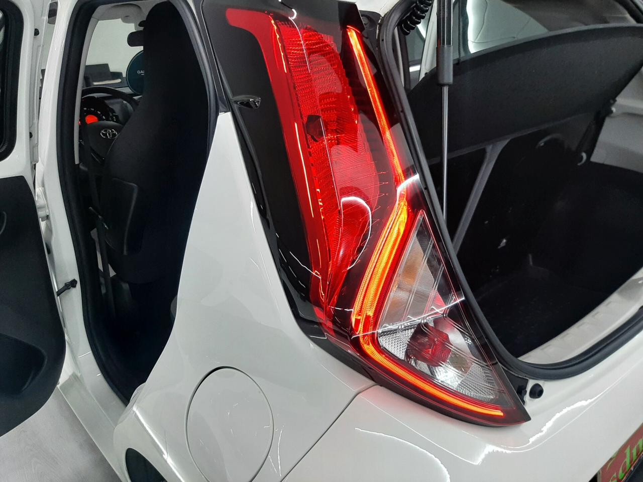 Toyota Aygo 1.0 VVT-i 69 CV 5 porte x-business