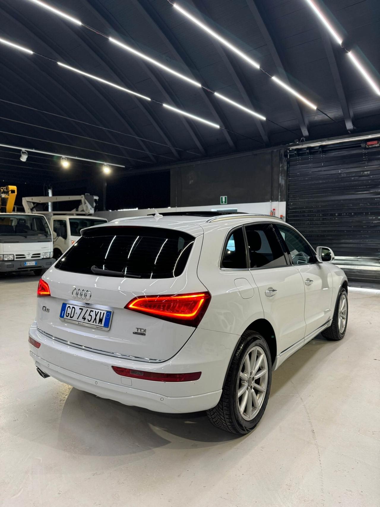 Audi Q5 quattro S tronic Business Sport