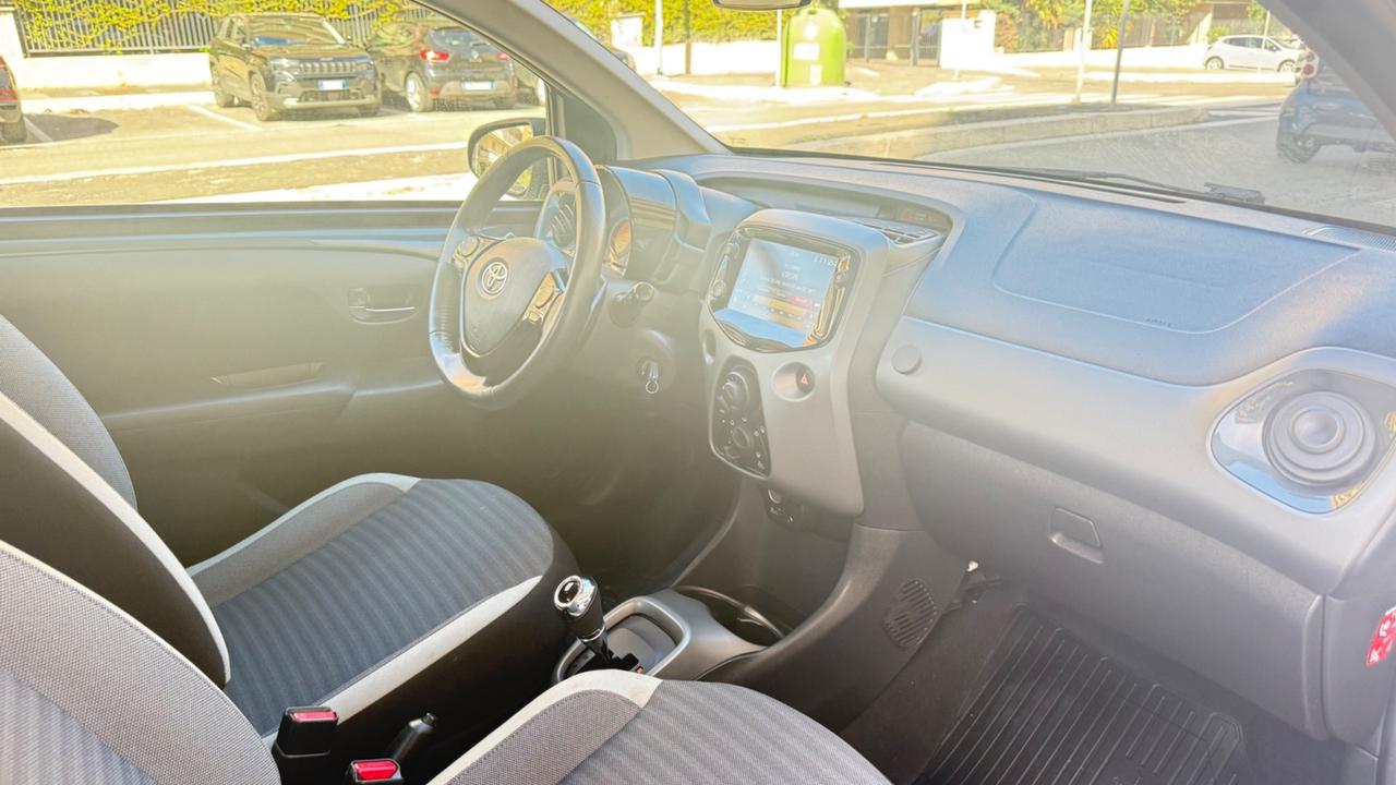 Toyota Aygo 1.0 VVT-i 72 CV 5 porte x-play LED NAVI CAR PLAY KAMERA CERCHI 16 BLUETOOTH