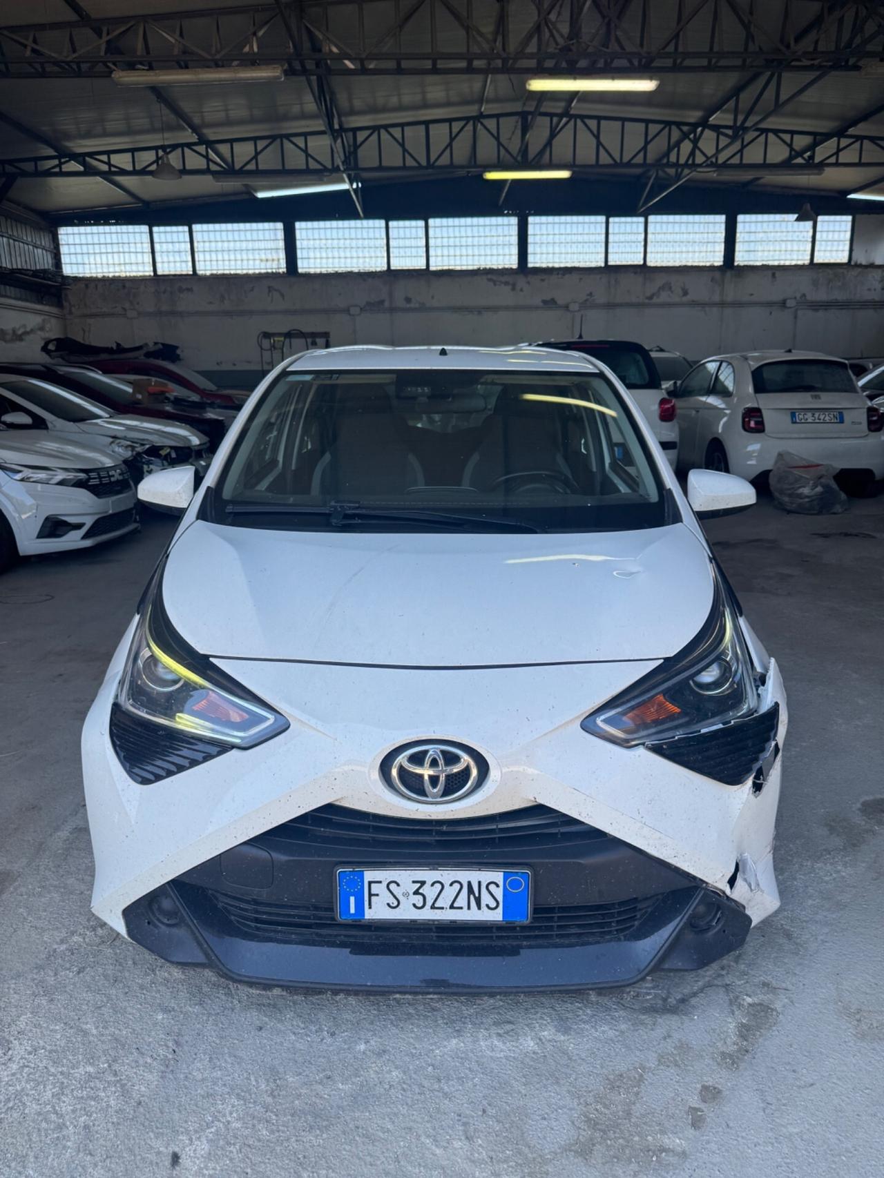 Toyota Aygo 1.0 VVT-i 69 CV 5 porte x-business MMT