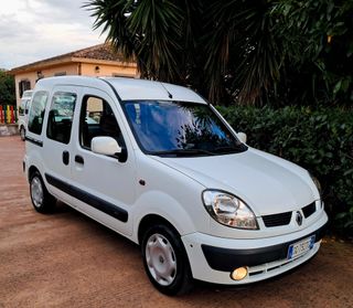 Renault Kangoo TRASPORTO DISABILI PIANALE RIBASSATO UNIPRO
