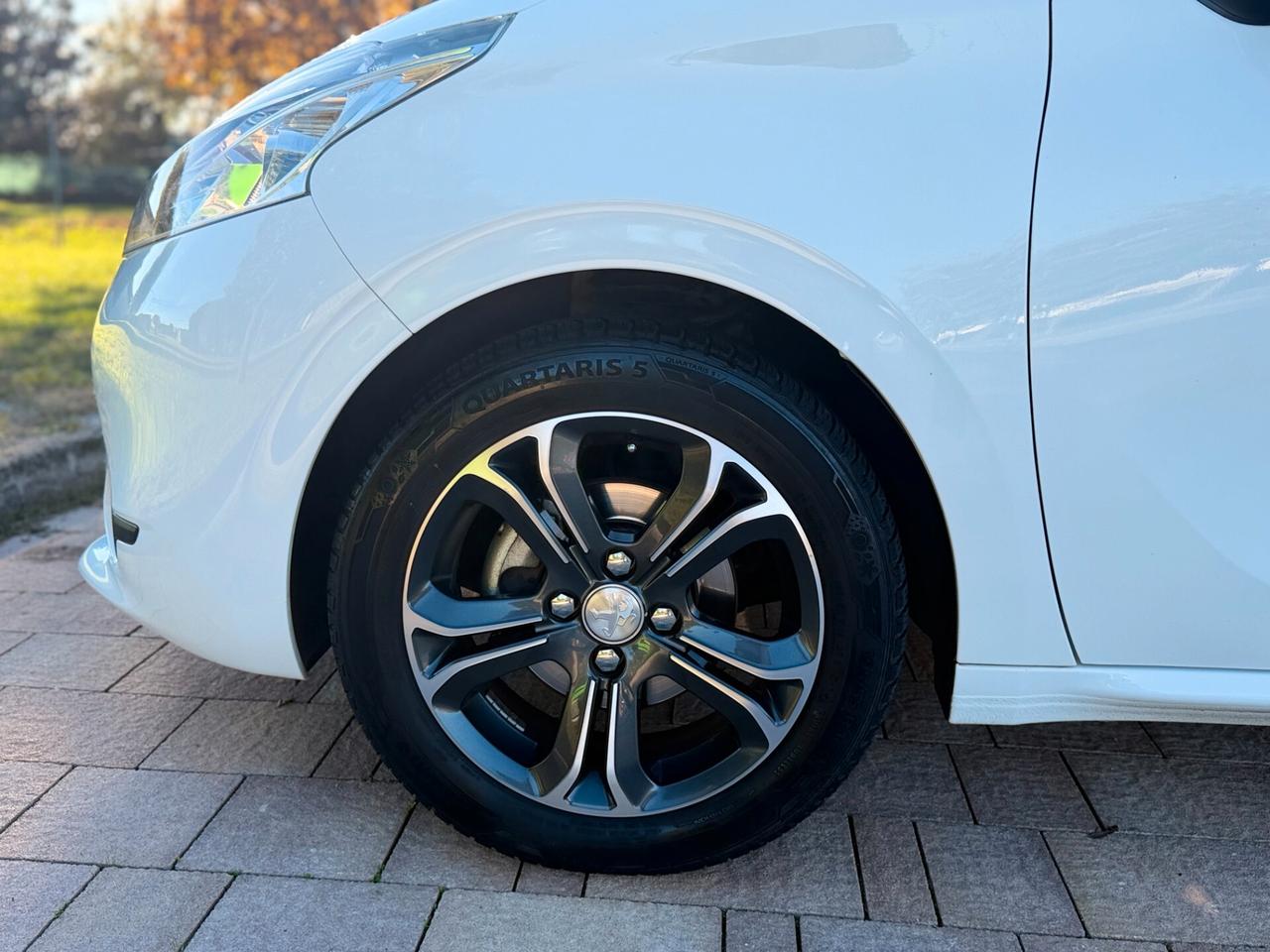 Peugeot 208 1.4 HDi 68 CV 5 porte Allure (NEOPATENTATI)