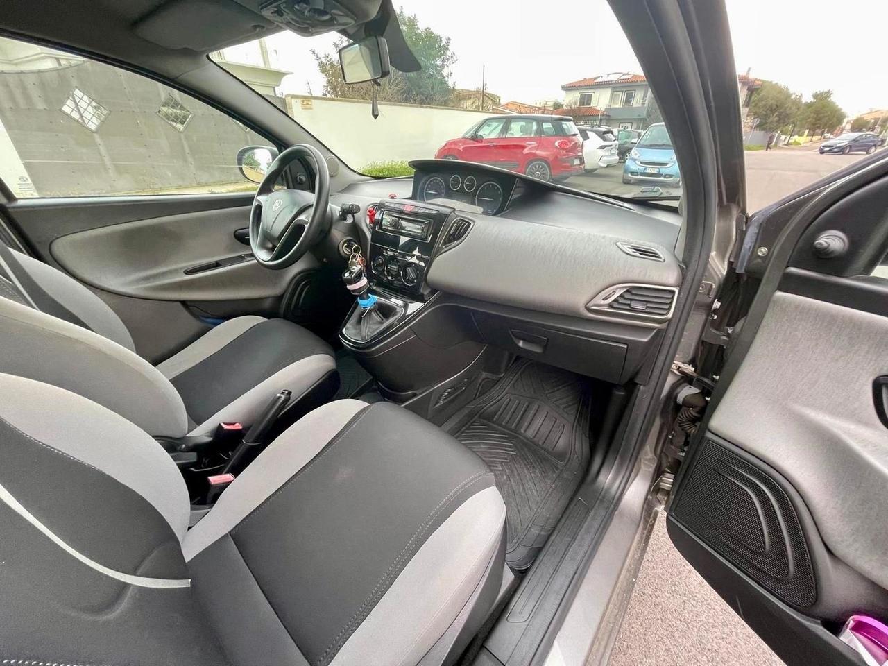 Lancia Ypsilon 1.2 Silver