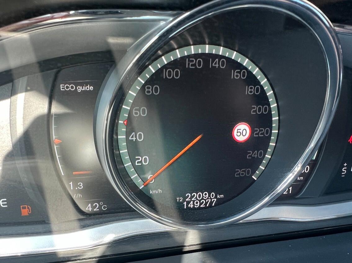 Volvo V60 Cross Country 2.0 d3 Plus geartronic - Pelle Navi Fari Led - FULL OPTIONAL