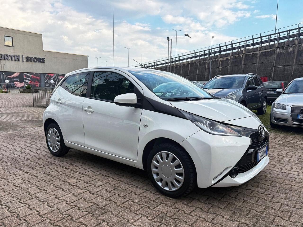Toyota Aygo 1.0 VVT-i 69 CV 5 porte OK NEOPATENTATI