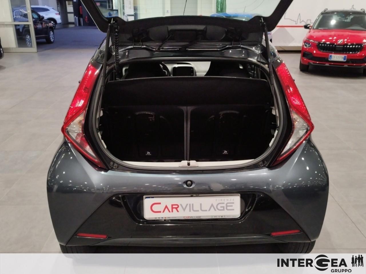 TOYOTA Aygo 5p 1.0 x-business 72cv