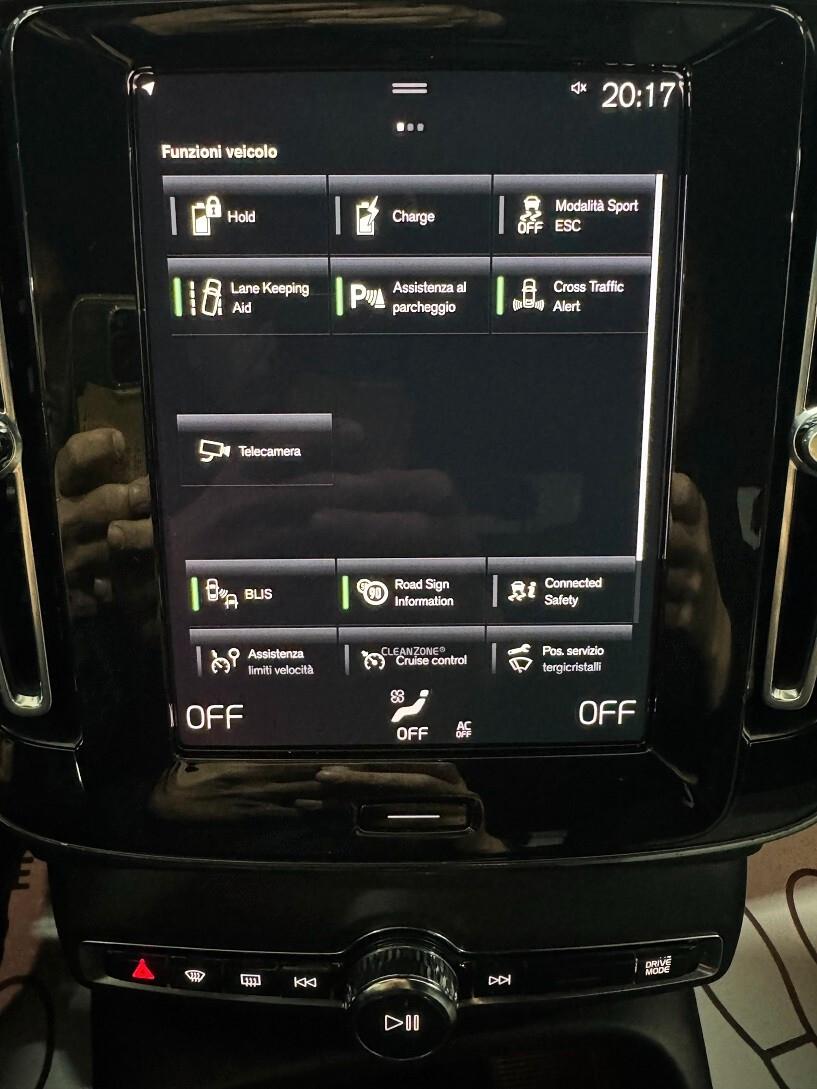 XC40 T4 Plug-in Hybrid Core VETRI SCURI BELLA