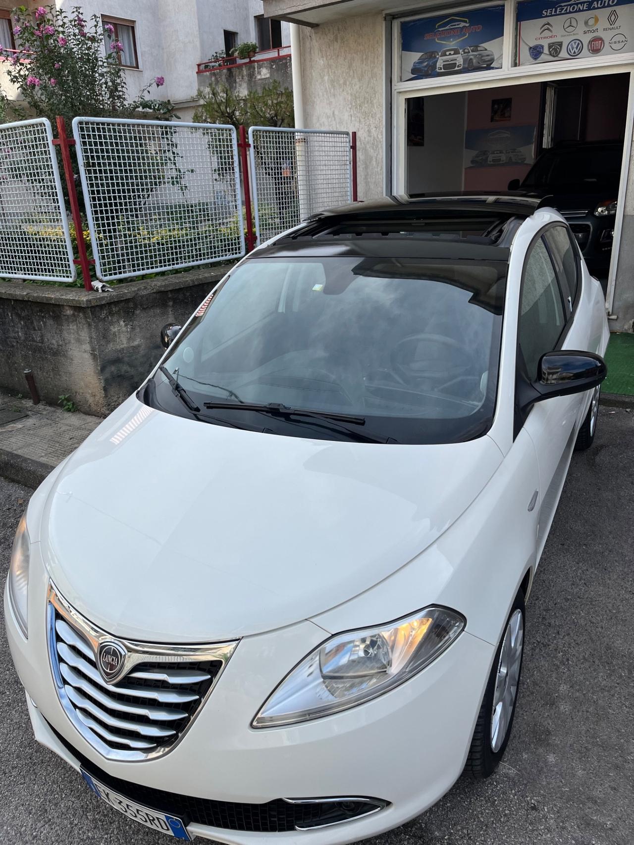 LANCIA YPSILON 5P CON TETTO PANORAMICO APRIBILE