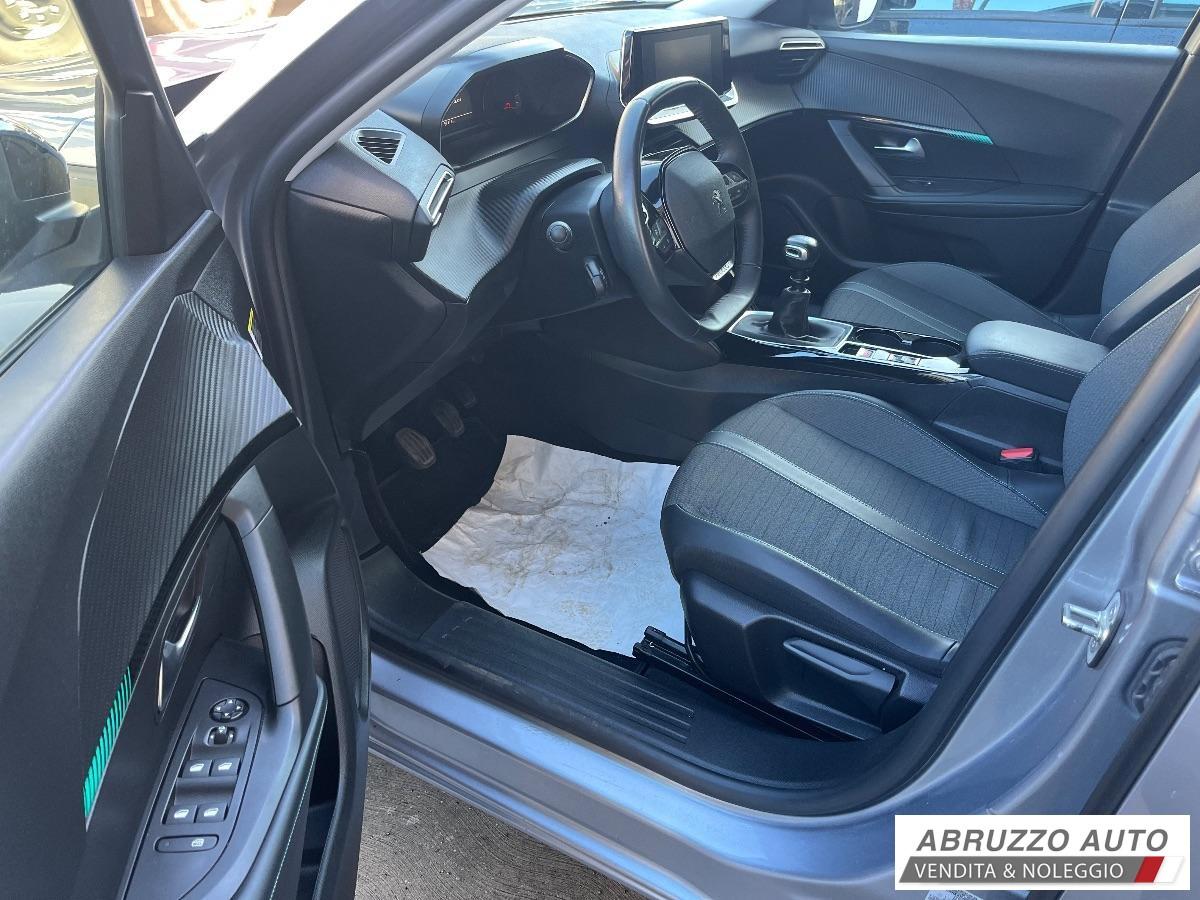 PEUGEOT 2008 PureTech 130 Allure 57.000 KM