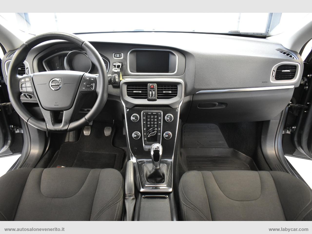 VOLVO V40 D2 Momentum