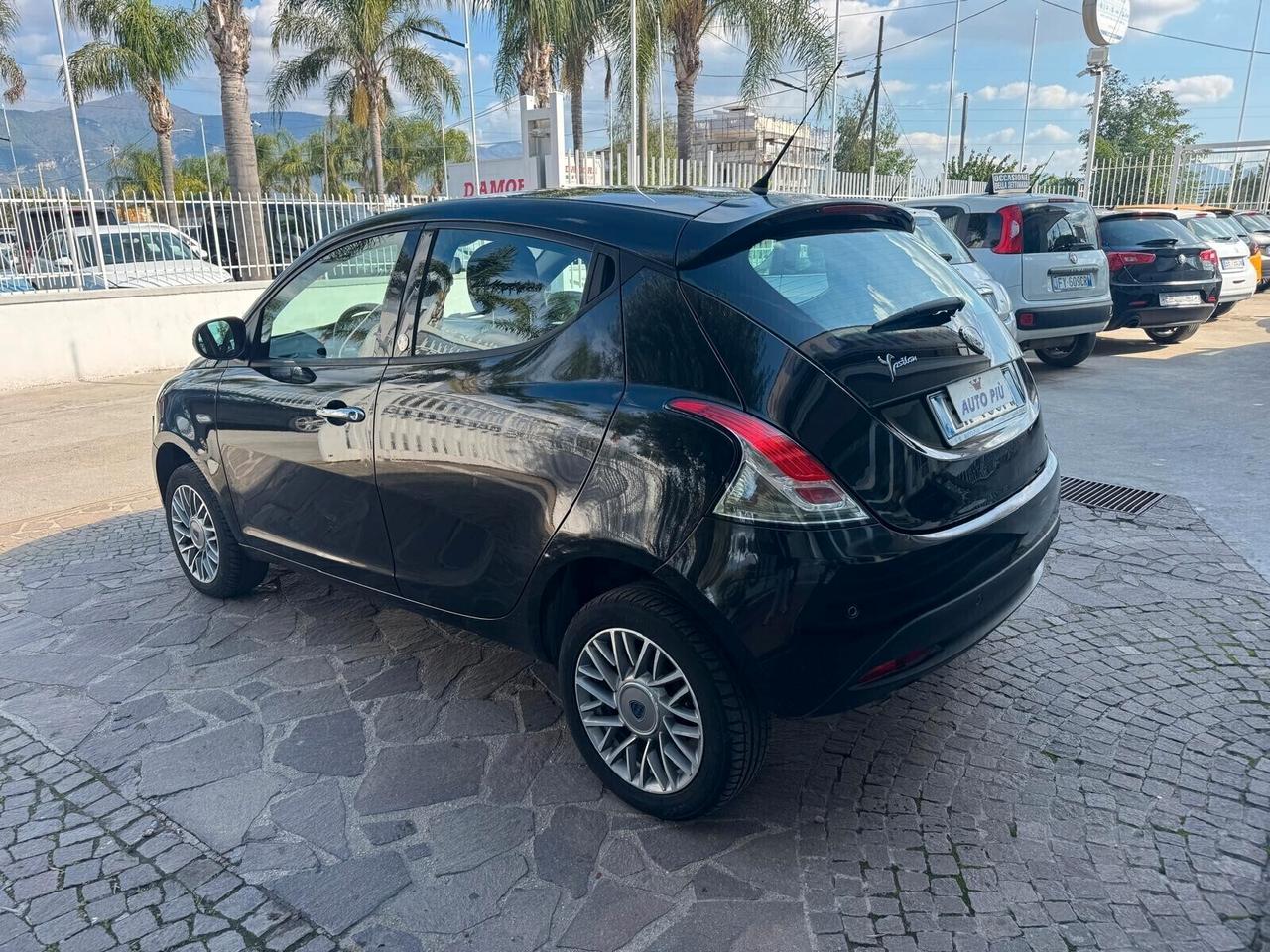 Lancia Ypsilon 0.9 TwinAir 85 Metano Ecochic Silver