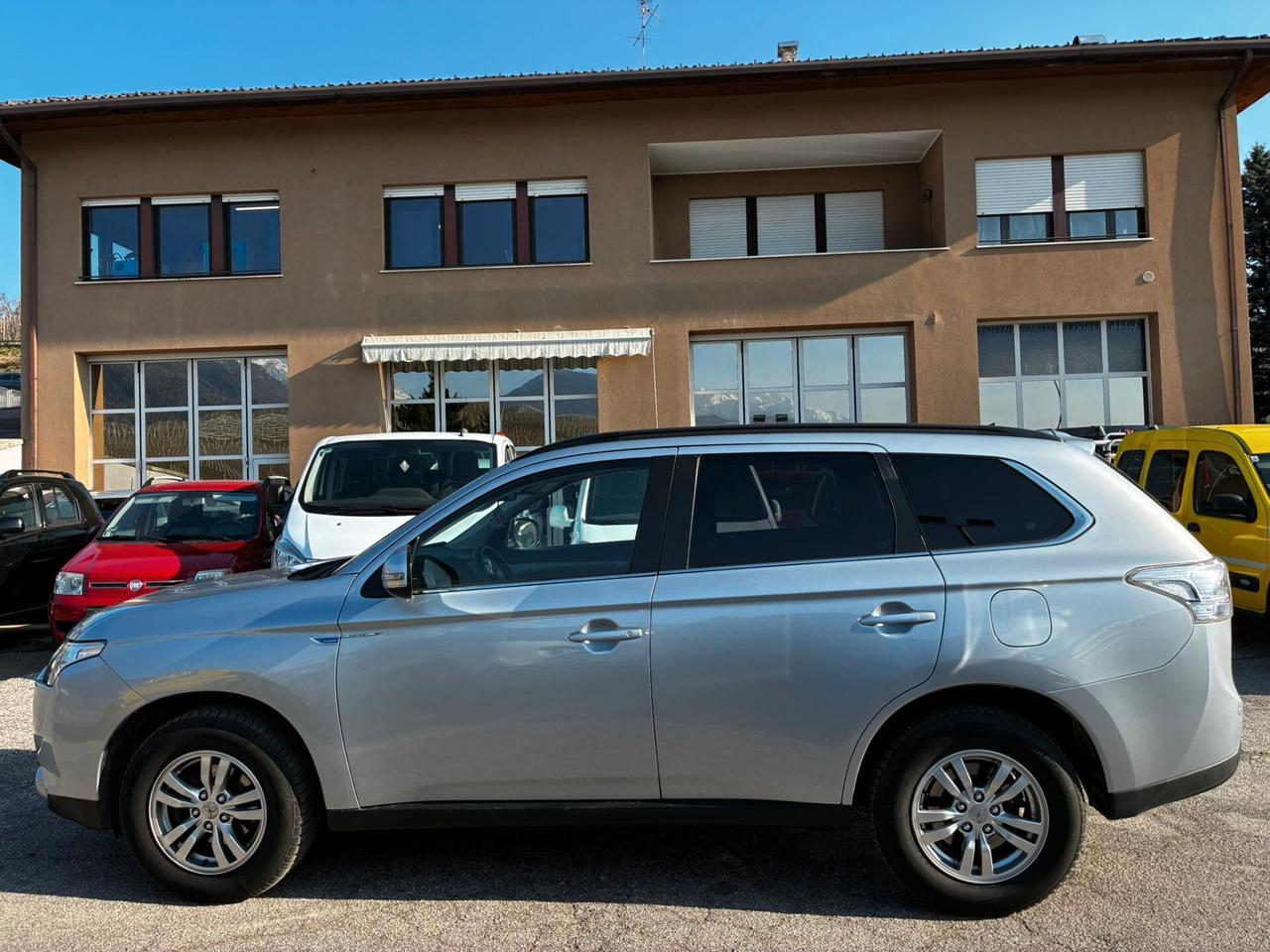 MITSUBISHI OUTLANDER 4x4 2.2 DI-D 150CV AUTOMATICO