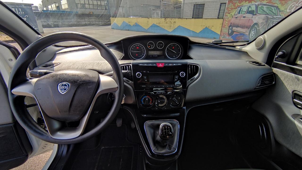 Lancia Ypsilon 1.3 MJT 95CV 5 porte NEOPATENTATI - 2015