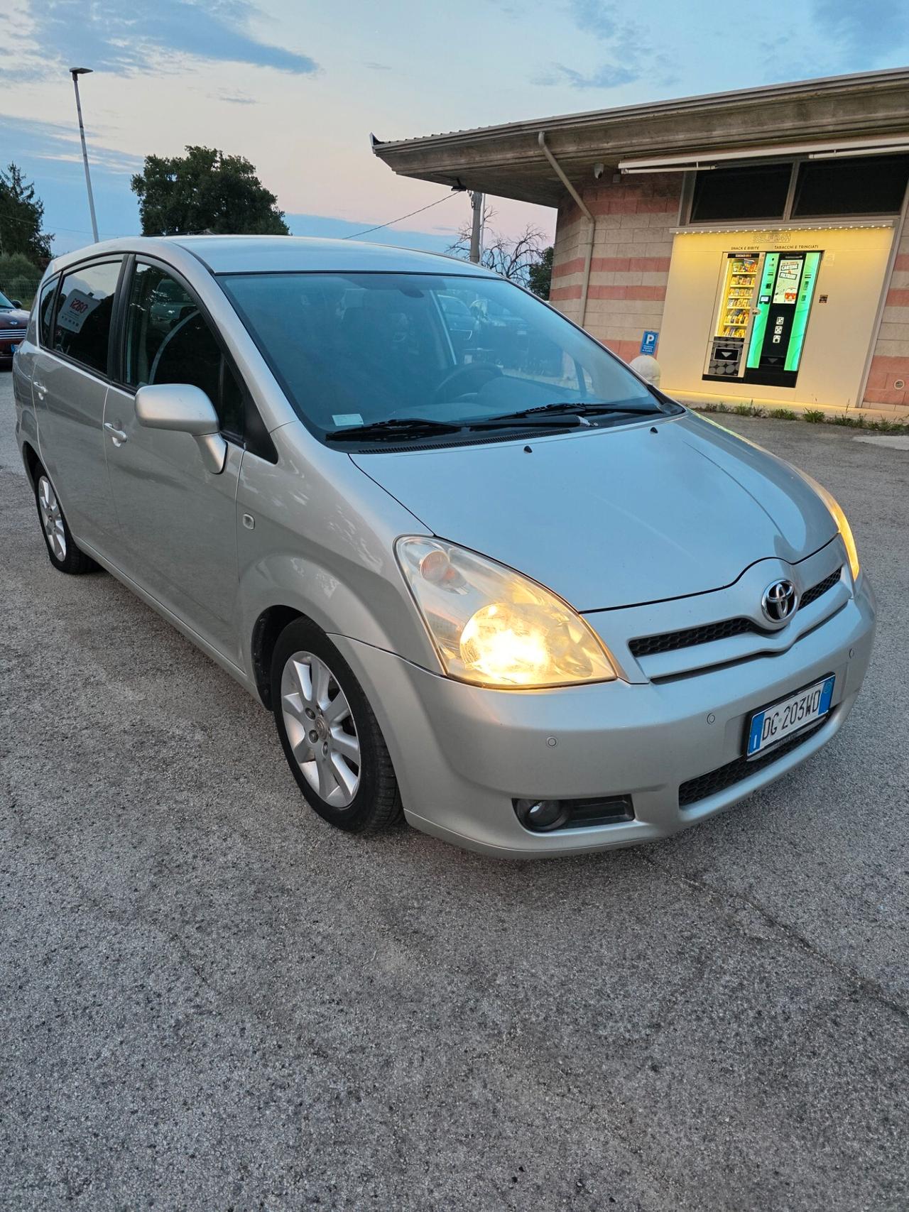 Toyota Corolla Verso 2.2 16V D-4D Sol
