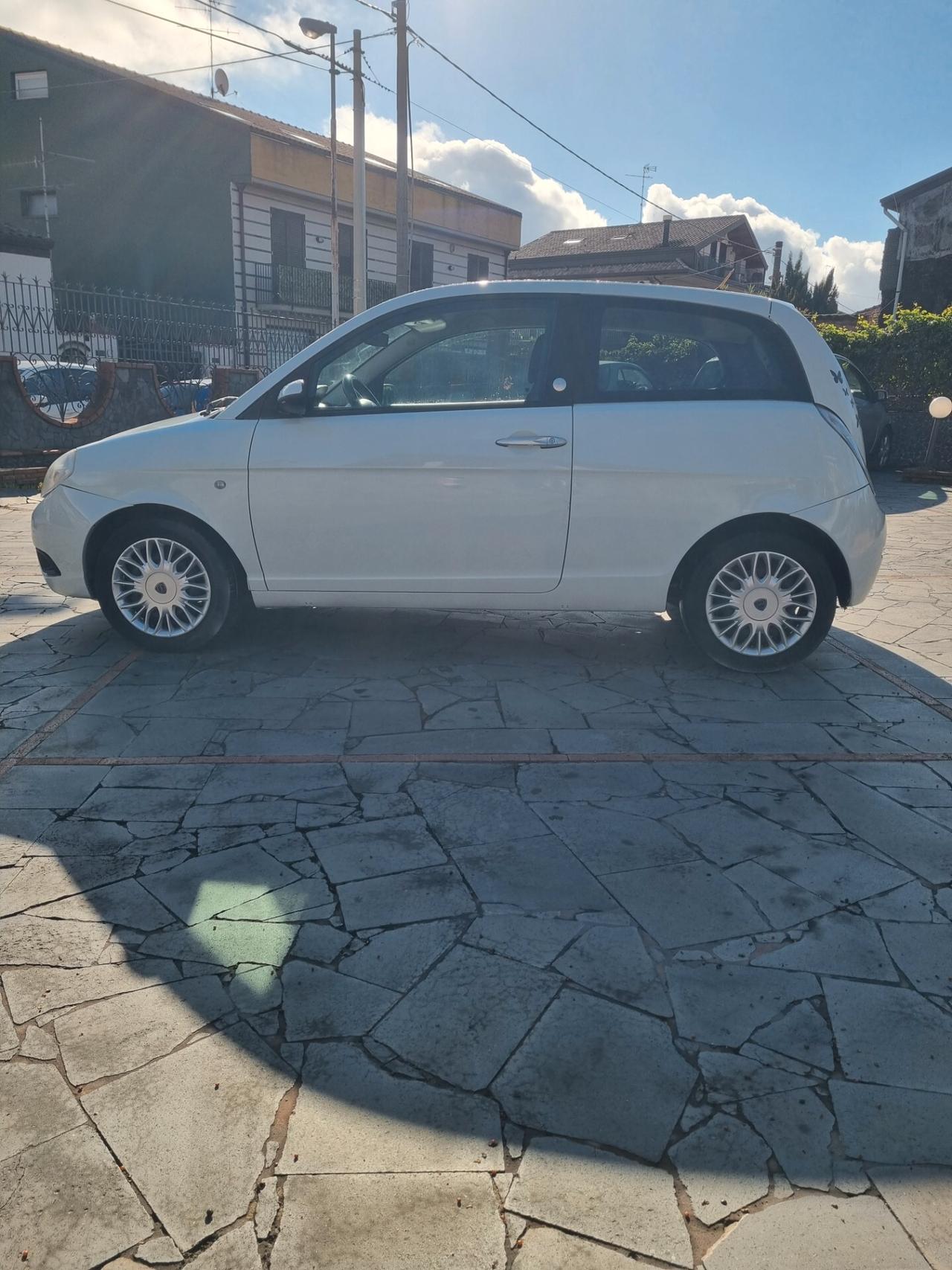 Lancia Ypsilon 1.4 Platino