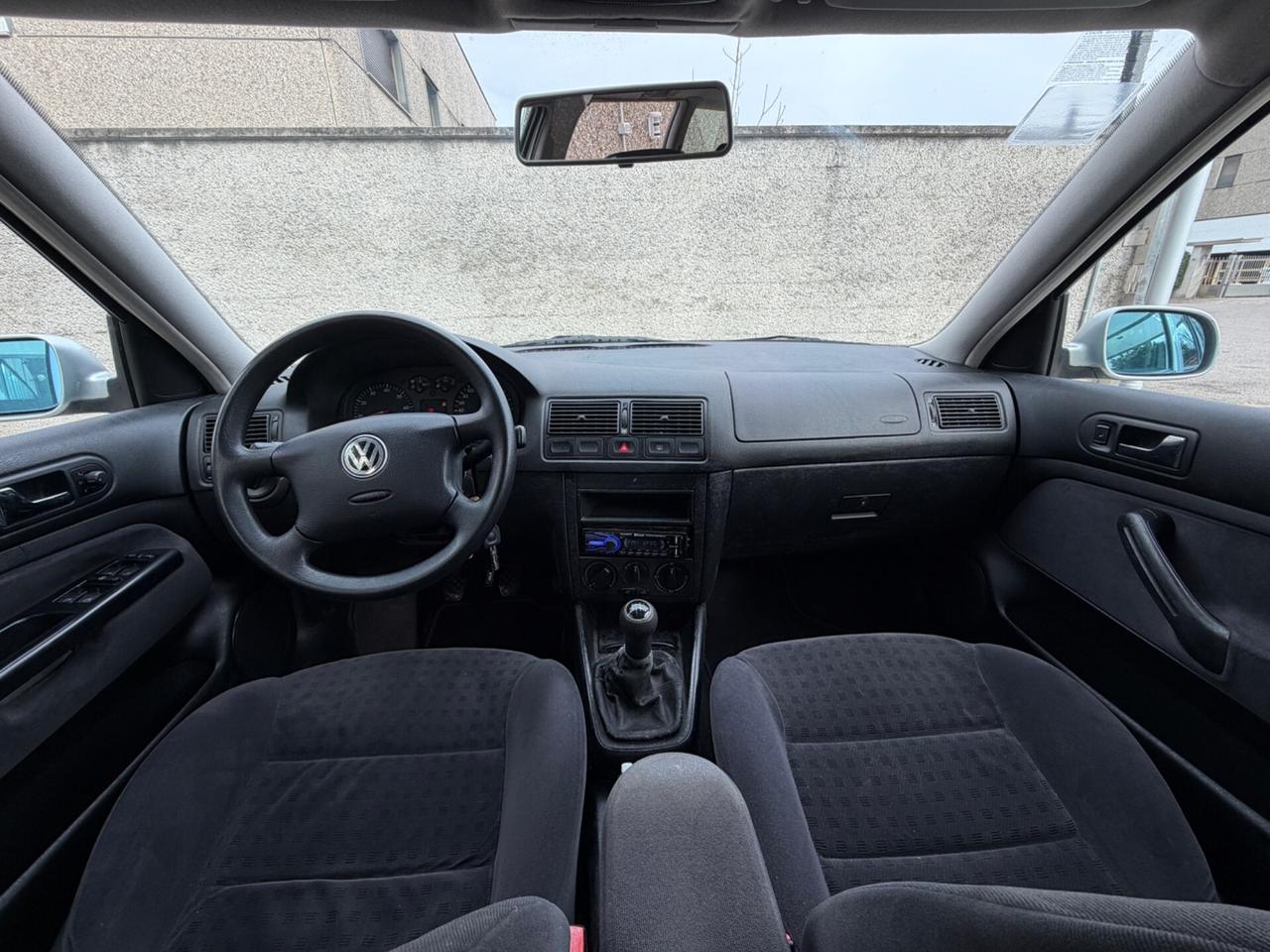 VW GOLF 1.6 BENZINA EURO4 UNI PROP NEOPATENTATI