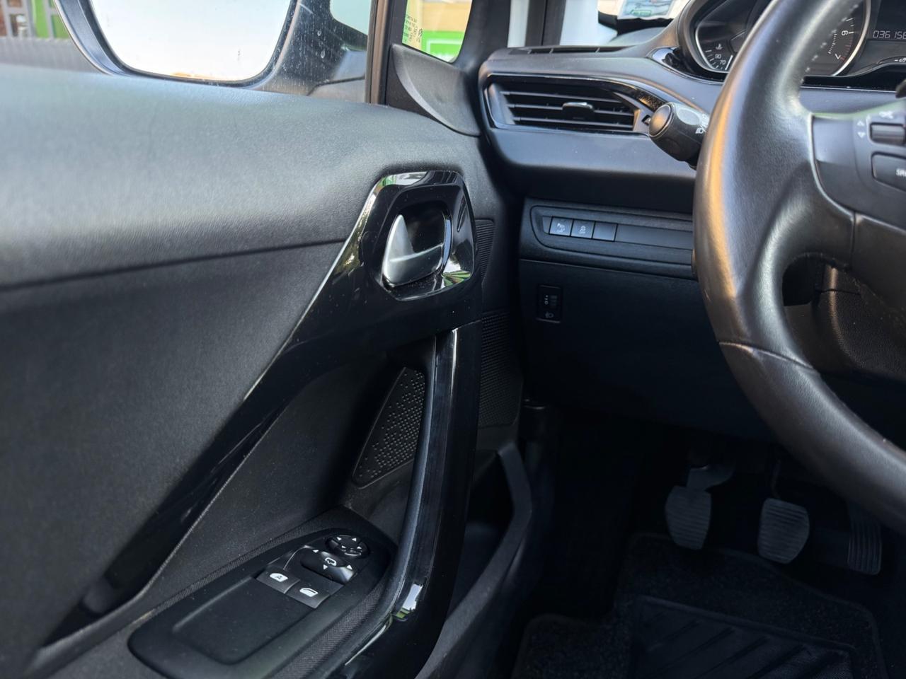 Peugeot 208 PureTech 82 5 porte Allure 36150km