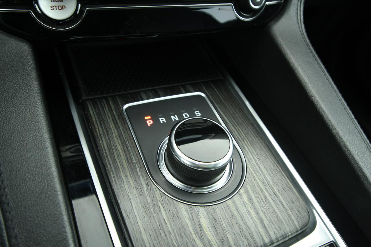 JAGUAR F-Pace 2.0d i4 Portfolio 180cv auto TETTO PANO+CAMERA+APP CONNECT