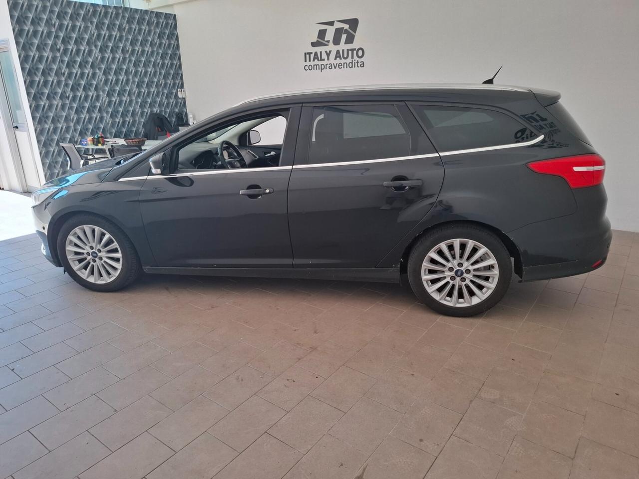 Ford Focus 1.0 EcoBoost 125 CV Start&Stop SW Titanium adatta x neopatentati