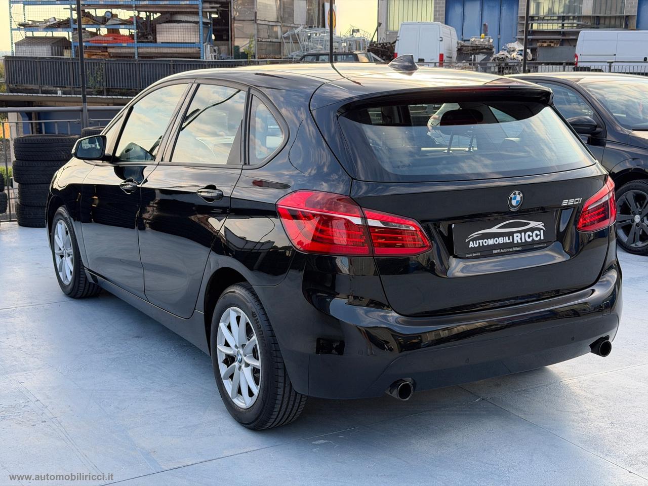 BMW 220i Active Tourer Advantage