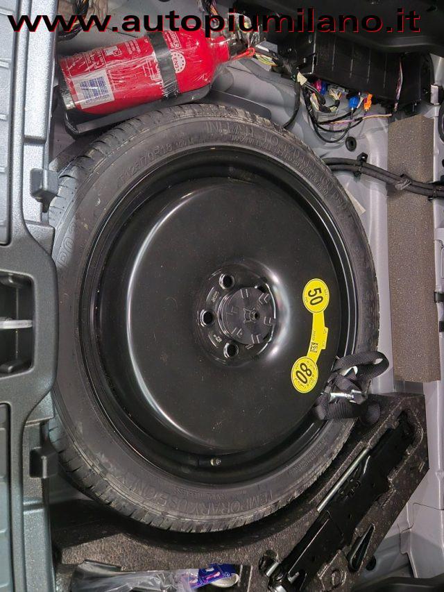 VOLVO XC40 B4 AWD Geartronic R-design