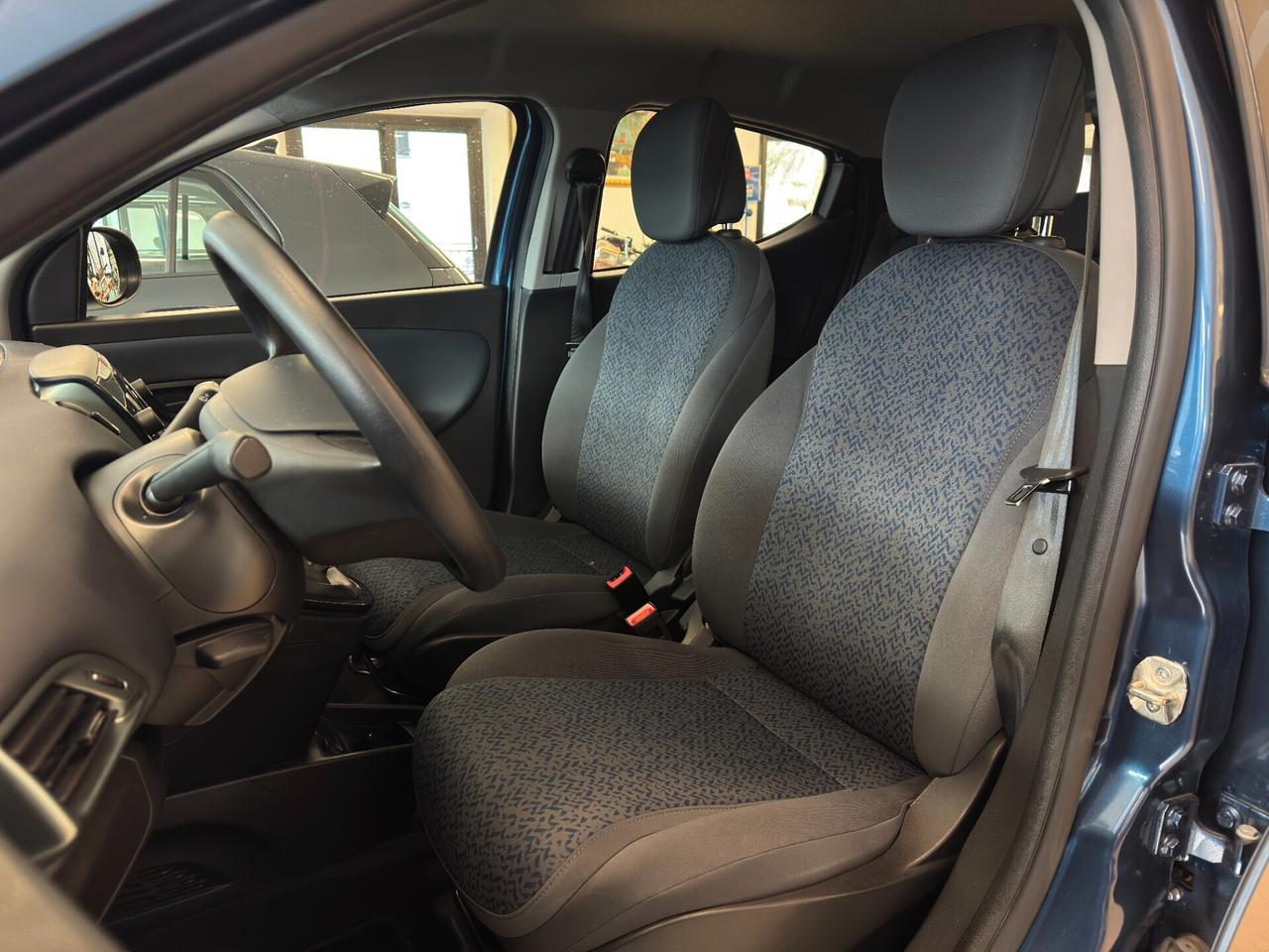 Lancia Ypsilon LANCIA YPSILON 1.0cc 69Cv Platino