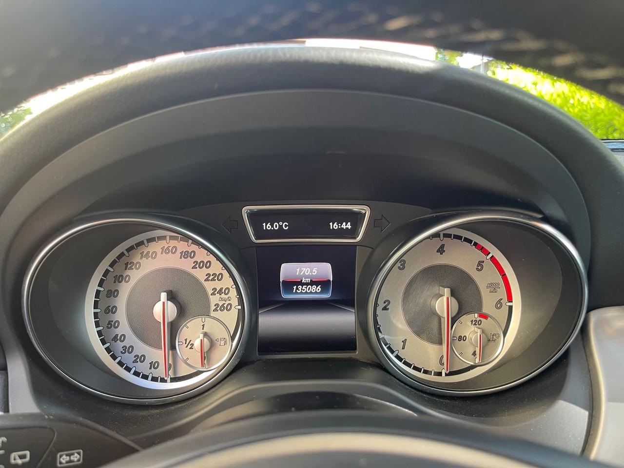 Mercedes-Benz GLA 200 200d