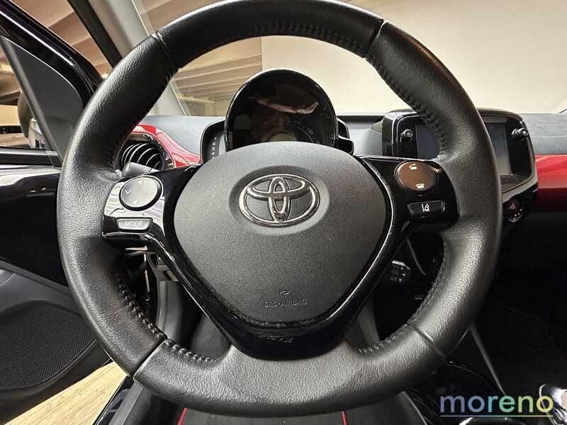 Toyota Aygo 1.0 x-clusiv red pack 72 CV