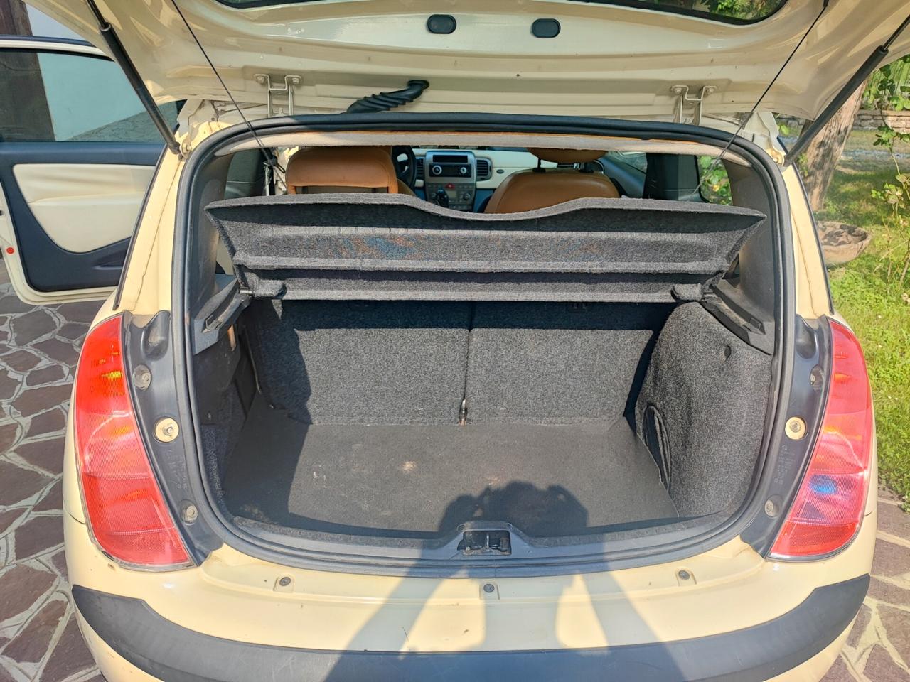 Lancia Ypsilon 1.3 Mjt neopatentati platino