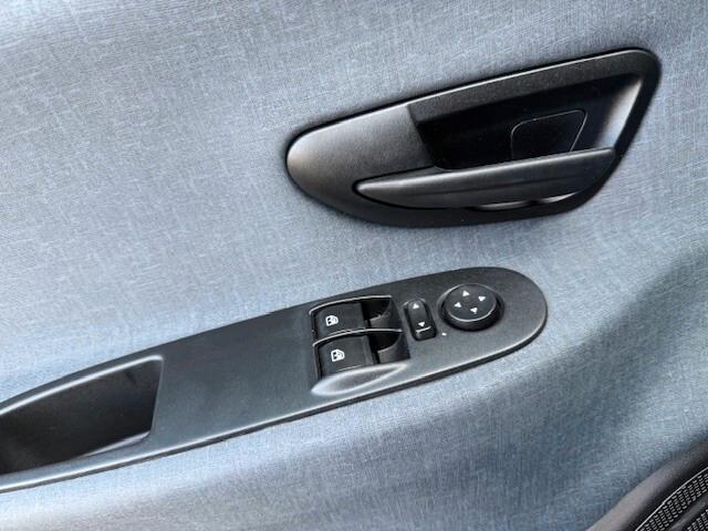 Lancia Ypsilon neopatentati 5 posti