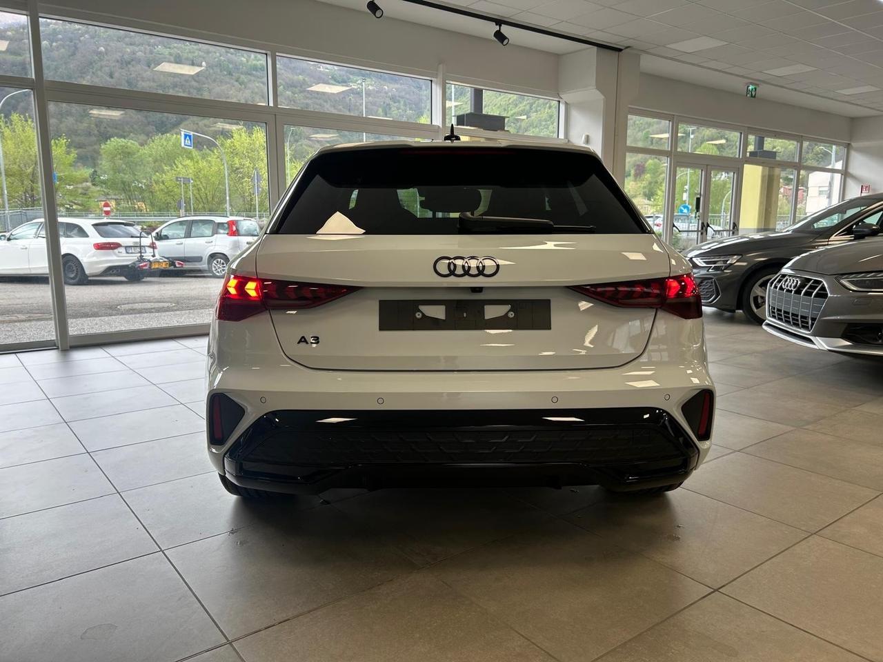 Audi A3 35 TFSI 110 kW S-tronic S-line edition