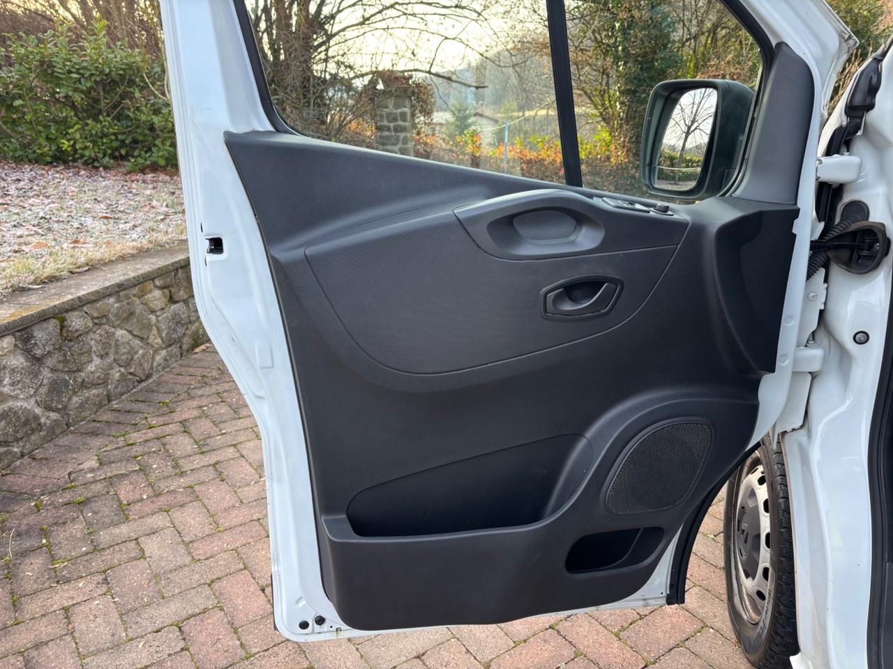 Renault Trafic T27 2.0 dCi 120CV 6 POSTI - 05/2021