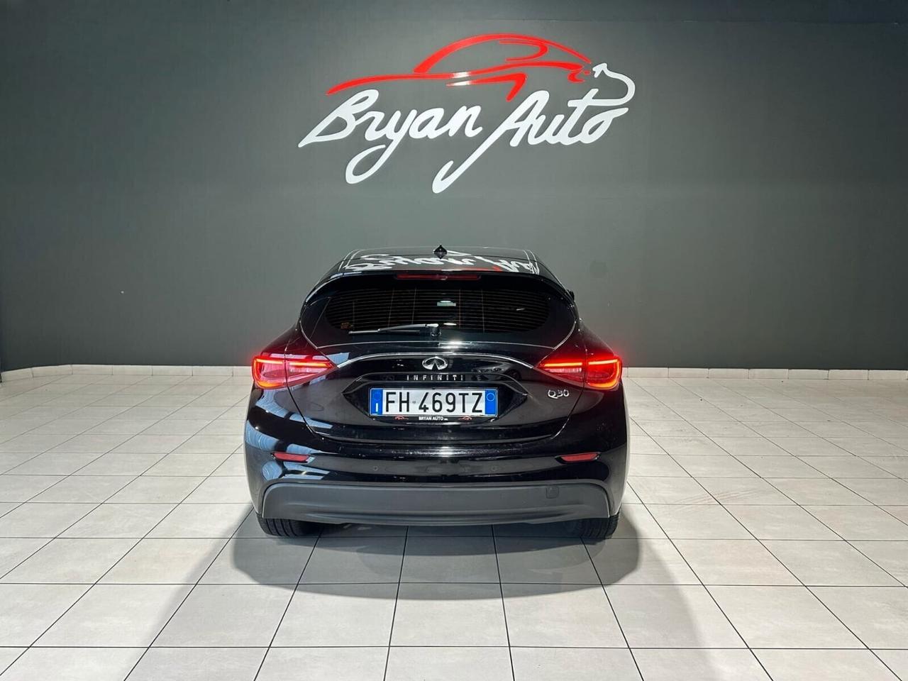 Infiniti Q30 1.5 diesel Premium Tech GALLERY WHITE