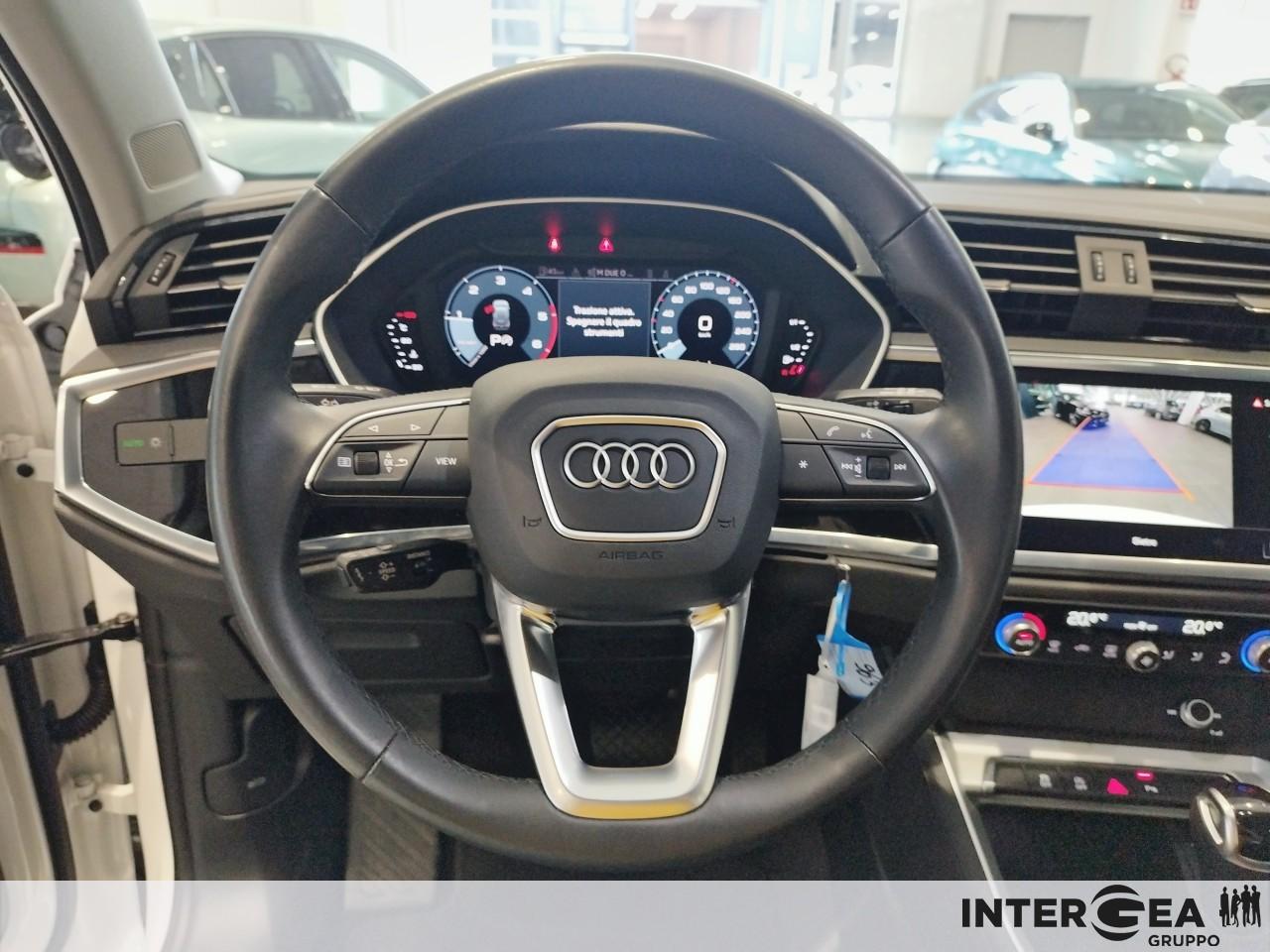 AUDI Q3 40 2.0 tdi Business quattro 200cv s-tronic